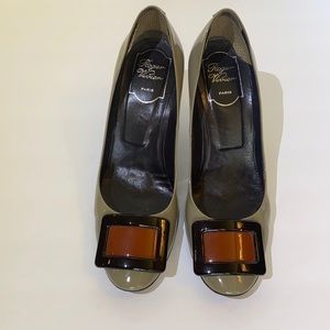 Roger Vivier Paris Round Buckle Toe Heels